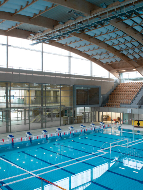 Basen olimpijski w Szczecinie widok na halę basenową