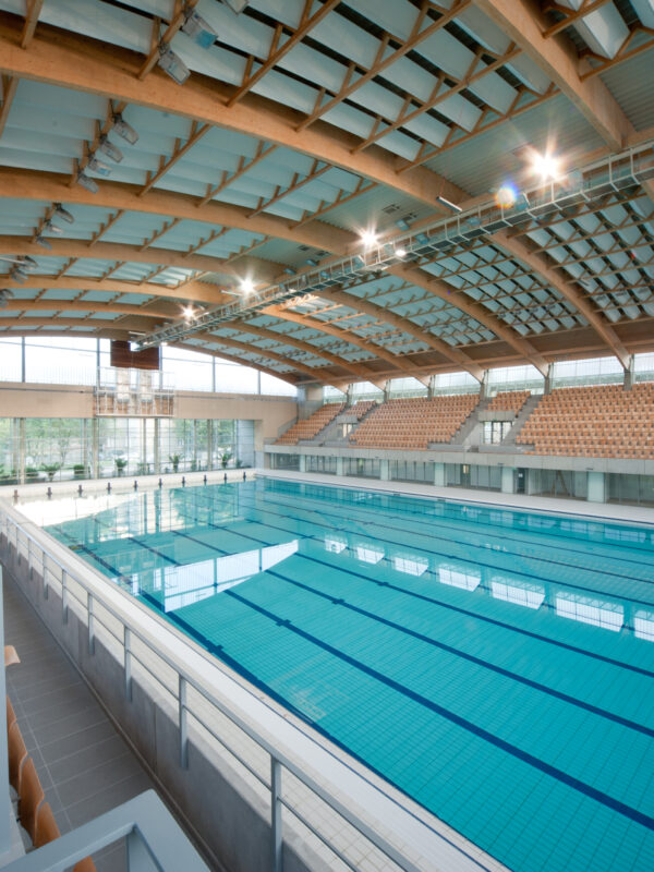Basen olimpijski w Szczecinie widok na trybuny i basen